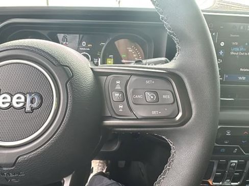 Used 2025 Jeep Wrangler Unlimited Rubicon 4xe AWD/4WD image 17
