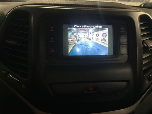 Used 2016 Jeep Cherokee Latitude image 12