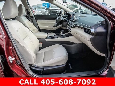 Used 2025 Nissan Altima 2.5 SV FWD image 13