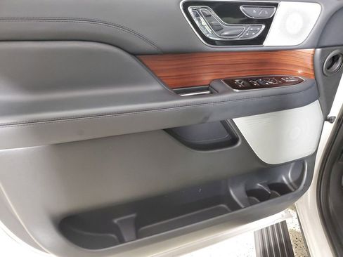 Used 2023 Lincoln Navigator Reserve AWD/4WD image 18