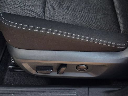 Used 2025 Nissan Rogue SV FWD image 32