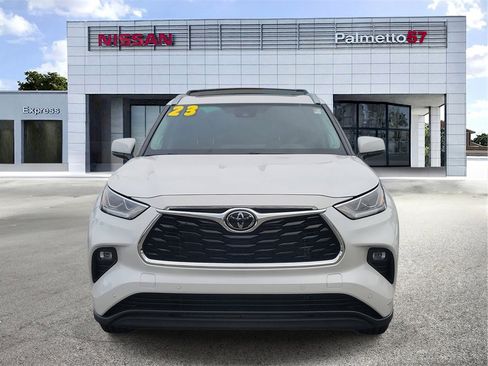 Used 2023 Toyota Highlander Limited image 2