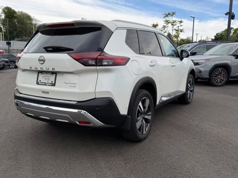 Used 2023 Nissan Rogue Platinum AWD/4WD image 3