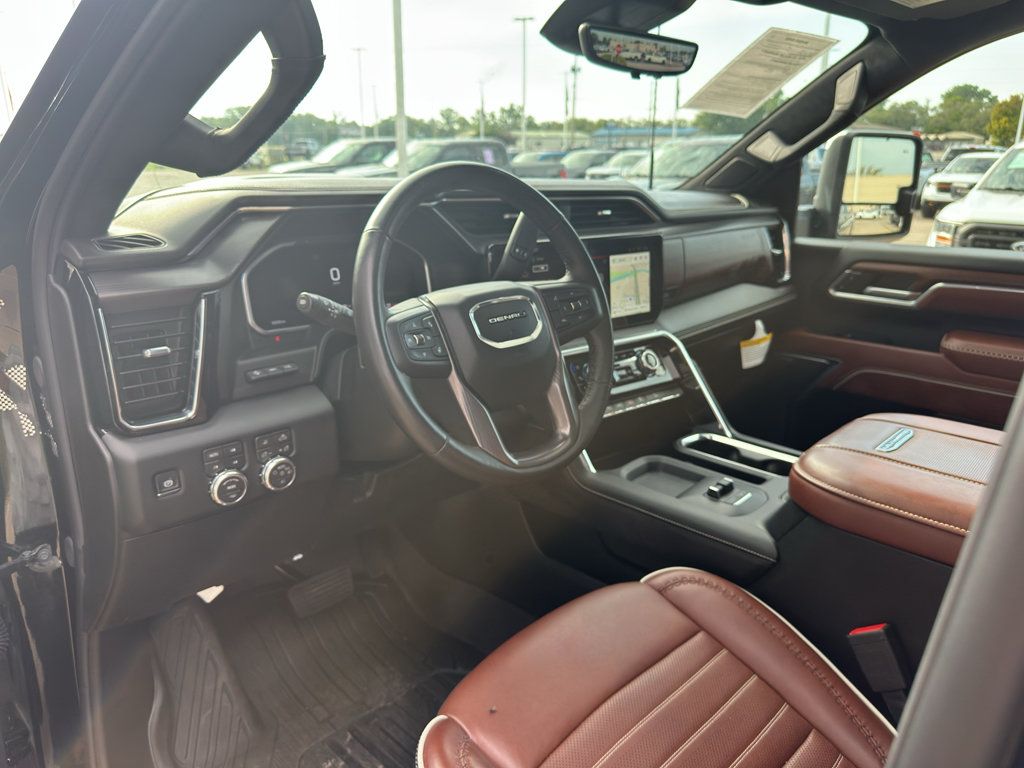 Used 2026 GMC Sierra 2500 Denali Ultimate w/ LPO, Black Badging Package AWD/4WD image 2