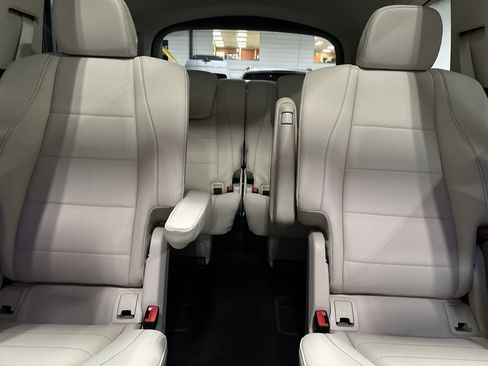 Certified 2024 Mercedes-Benz GLS 450 4MATIC image 28