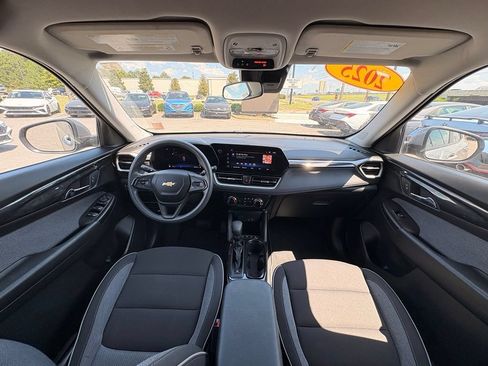 Used 2025 Chevrolet TrailBlazer LT FWD image 29