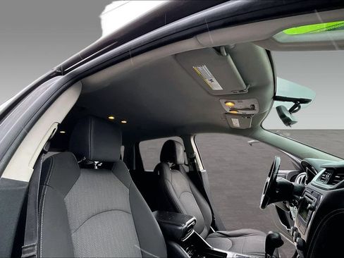 Used 2017 Chevrolet Traverse LT w/ Style and Technology Package image 11