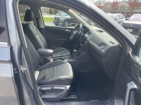 Used 2019 Volkswagen Tiguan SE w/ Panoramic Sunroof Package image 11