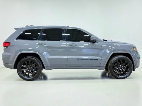 Used 2022 Jeep Grand Cherokee Laredo X image 10