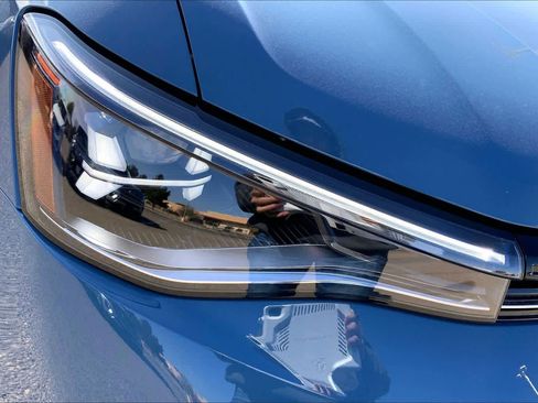 New 2026 Volkswagen Taos SE FWD image 13