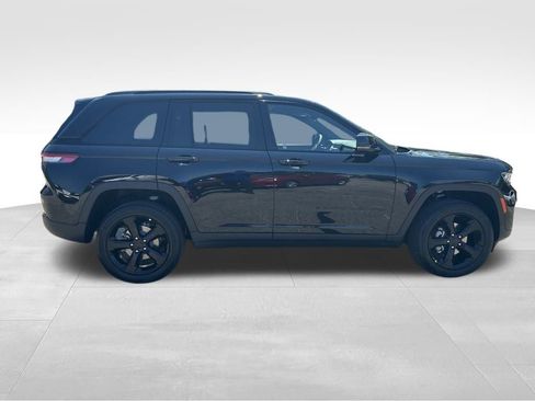 New 2025 Jeep Grand Cherokee Altitude image 7