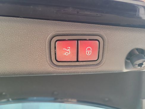 Used 2018 Mercedes-Benz E 300 image 26