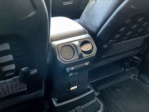 Used 2021 Jeep Wrangler Unlimited Rubicon AWD/4WD image 11