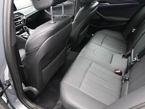 Used 2023 BMW 530i xDrive image 16