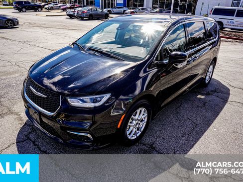 Used 2024 Chrysler Pacifica Touring-L FWD image 18
