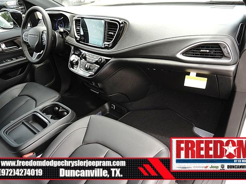 New 2027 Chrysler Pacifica Select FWD image 12