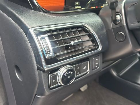 Used 2019 Lincoln Navigator Select RWD image 25