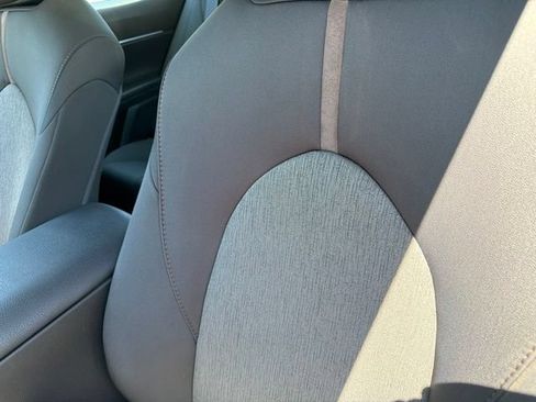Used 2019 Toyota Camry LE w/ Convenience Package FWD image 16