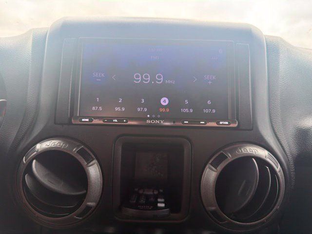 Used 2015 Jeep Wrangler Unlimited Sport w/ Connectivity Group AWD/4WD image 19