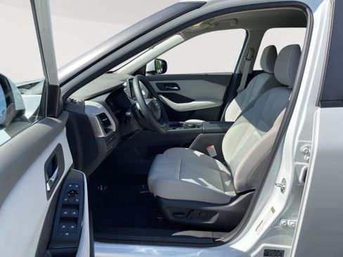 Used 2025 Nissan Rogue SV AWD/4WD image 5