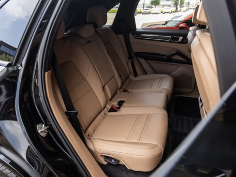 Certified 2023 Porsche Cayenne GTS AWD/4WD image 41