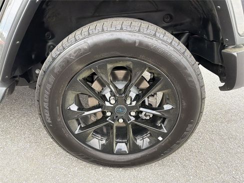 Used 2025 Jeep Wrangler Unlimited Sahara AWD/4WD image 19