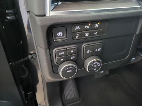 Used 2026 Chevrolet Suburban LT w/ Comfort Package AWD/4WD image 4