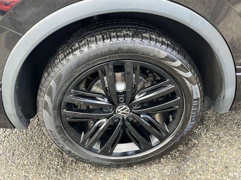Used 2022 Volkswagen Tiguan SE R-Line image 12