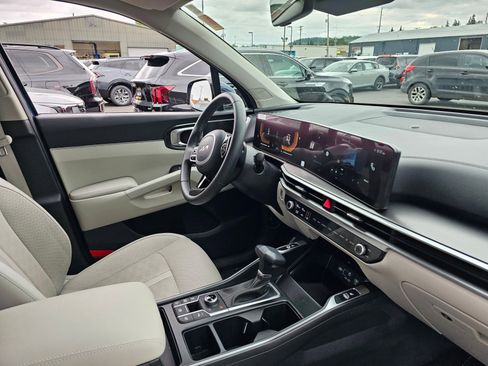 Used 2024 Kia Sorento S image 14