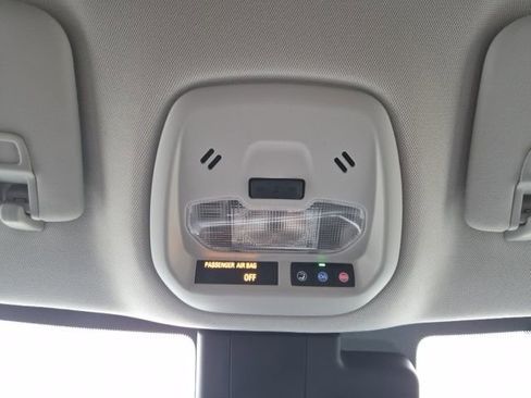 Used 2025 Chevrolet Trax LT w/ Driver Confidence Package image 33