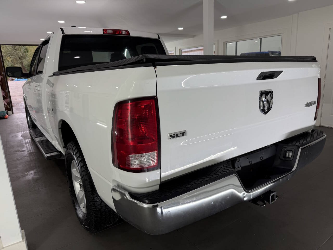 Used 2021 RAM 1500 Classic SLT AWD/4WD image 10