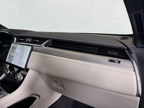 Used 2025 Jaguar F-PACE R-Dynamic S image 39