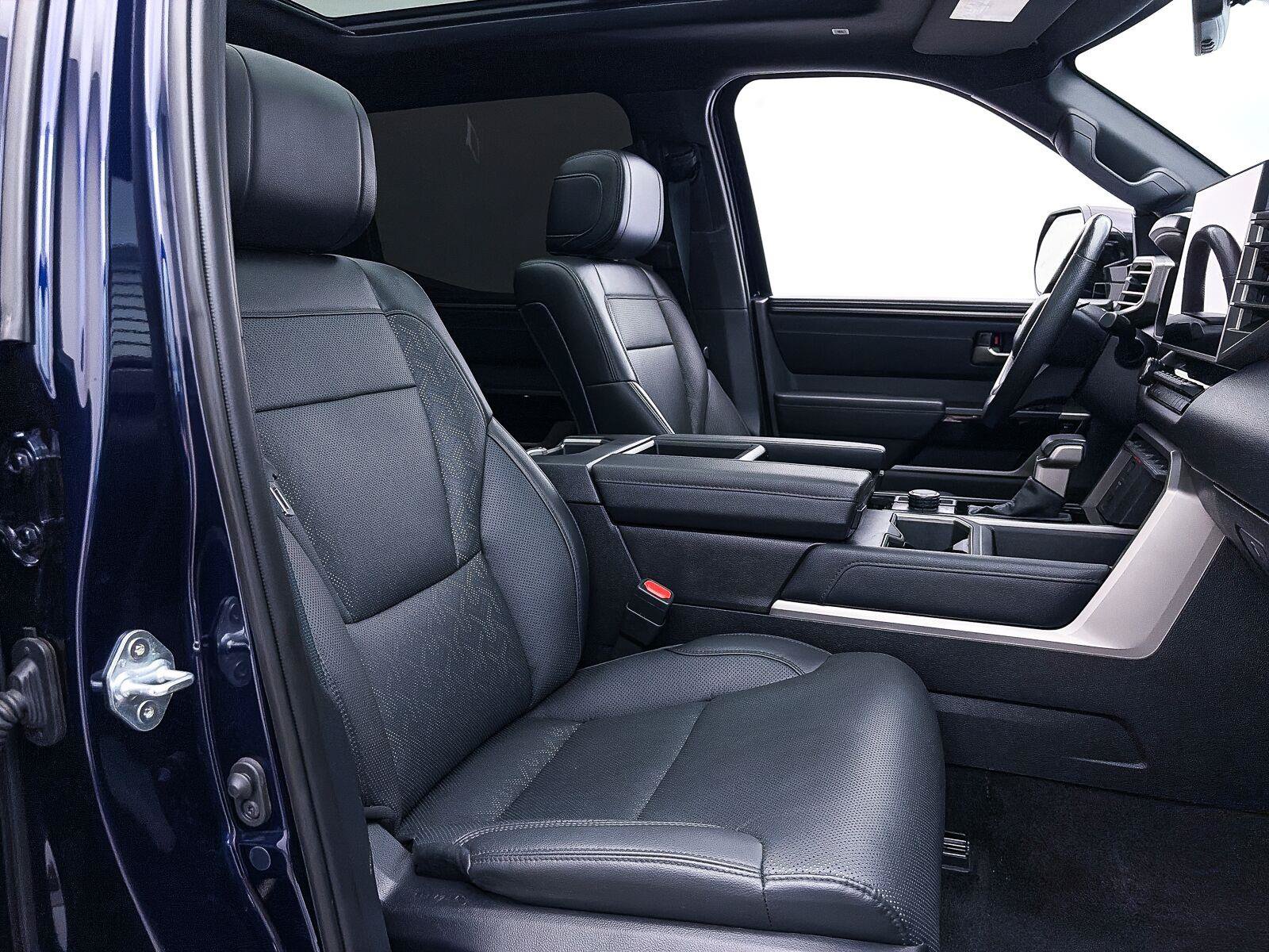 Used 2025 Toyota Tundra Limited AWD/4WD image 41