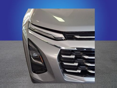 Used 2025 Chevrolet Equinox LT FWD image 4