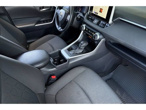 Certified 2025 Toyota RAV4 XLE AWD/4WD image 17