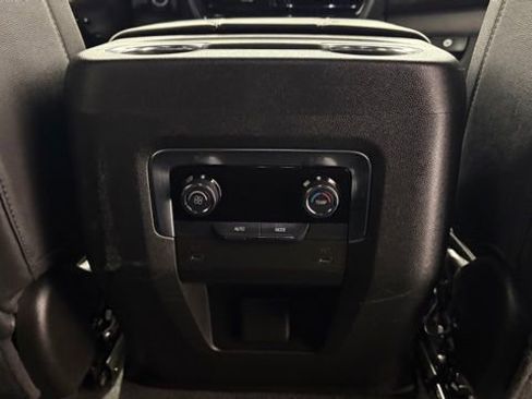 Used 2025 Chevrolet Tahoe LT AWD/4WD image 31