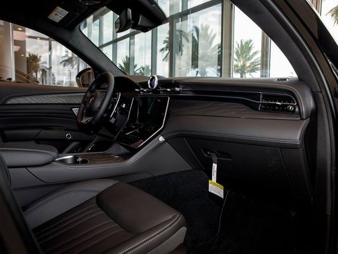 New 2025 Maserati Grecale GT image 35