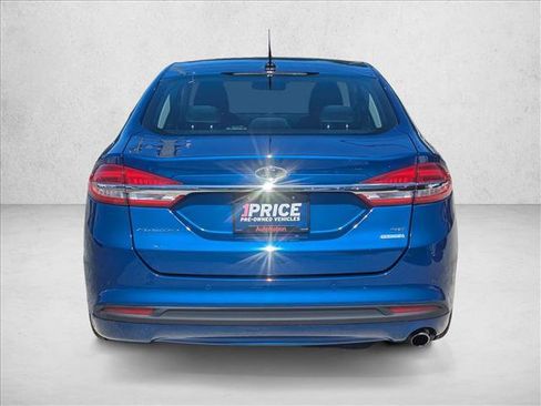 Used 2018 Ford Fusion SE w/ Fusion SE Technology Package FWD image 6