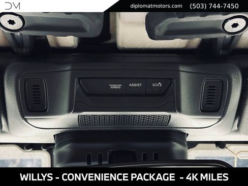 Used 2024 Jeep Wrangler Unlimited AWD/4WD image 44