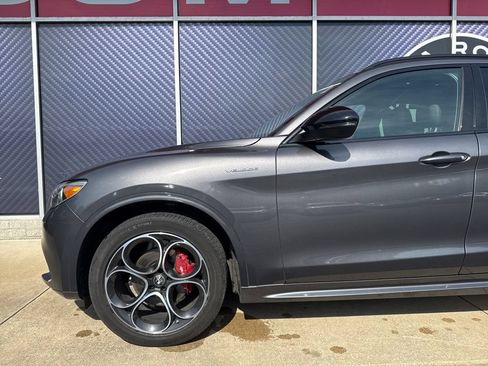 Used 2022 Alfa Romeo Stelvio Veloce AWD/4WD image 16