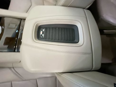 Used 2019 Cadillac Escalade Premium Luxury image 21