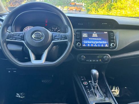 Used 2021 Nissan Kicks SV FWD image 10