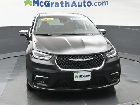 Used 2022 Chrysler Pacifica Limited w/ Uconnect Theater Family Group FWD image 5