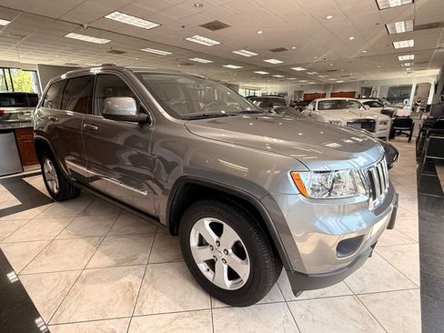 Used 2012 Jeep Grand Cherokee Laredo AWD/4WD image 1