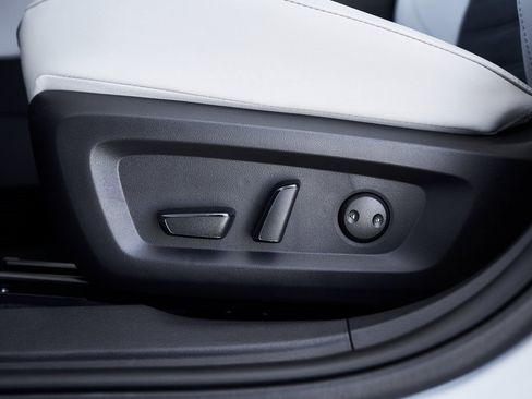 New 2025 Mitsubishi Outlander SE image 21