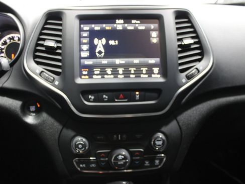 Used 2023 Jeep Cherokee Altitude Lux AWD/4WD image 32