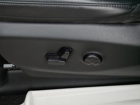 Used 2023 Chrysler Pacifica Touring-L image 20