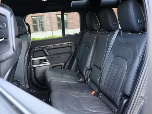 Used 2022 Land Rover Defender 110 S AWD/4WD image 15