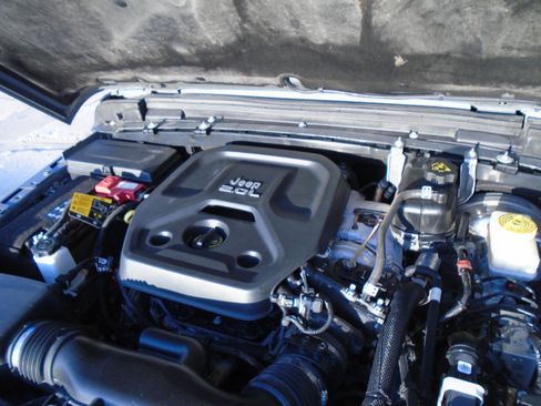 Used 2021 Jeep Wrangler Unlimited Sport AWD/4WD image 6