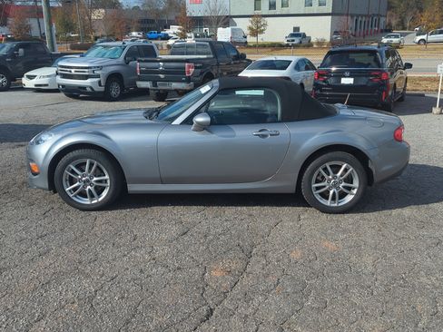 Used 2015 MAZDA MX-5 Miata Sport w/ Convenience Package image 8